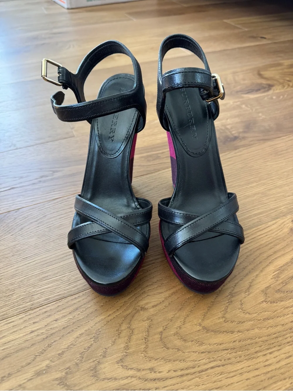 Burberry chic wedge