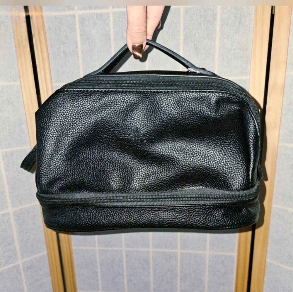 Vegan leather zip up travel bag