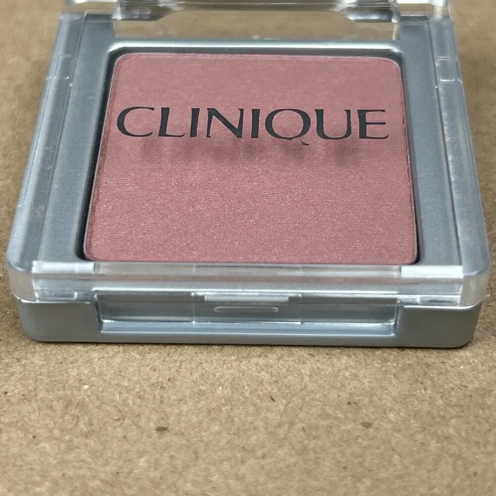 Clinique blushing blush