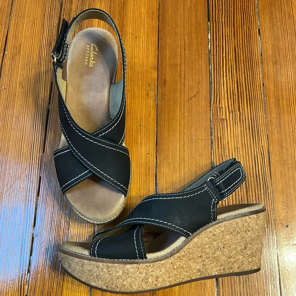 Clarks Artisan Caslynn suede Cross Strap Cork Wedge Black Sandals Women's Size 9