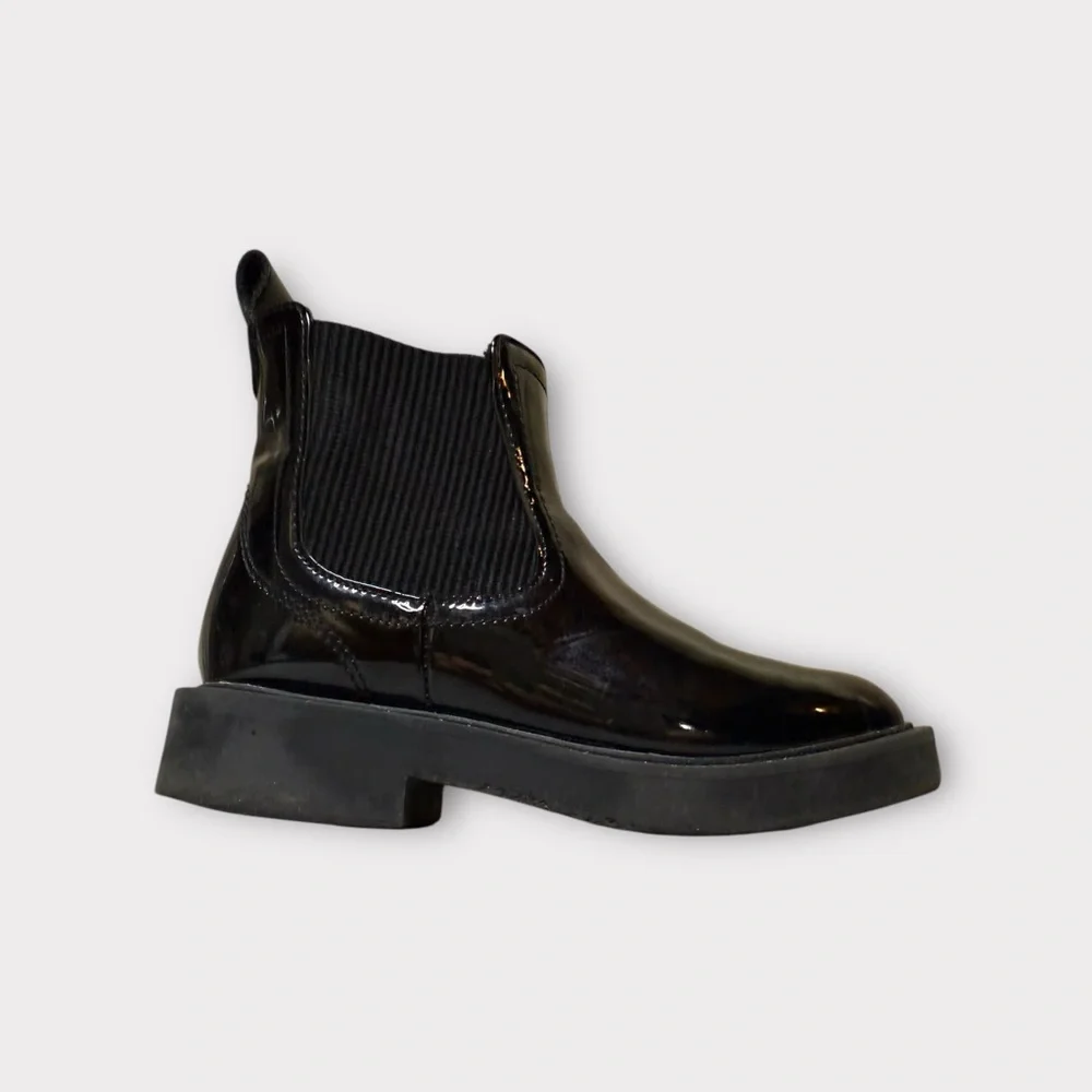 Zara black chelsea