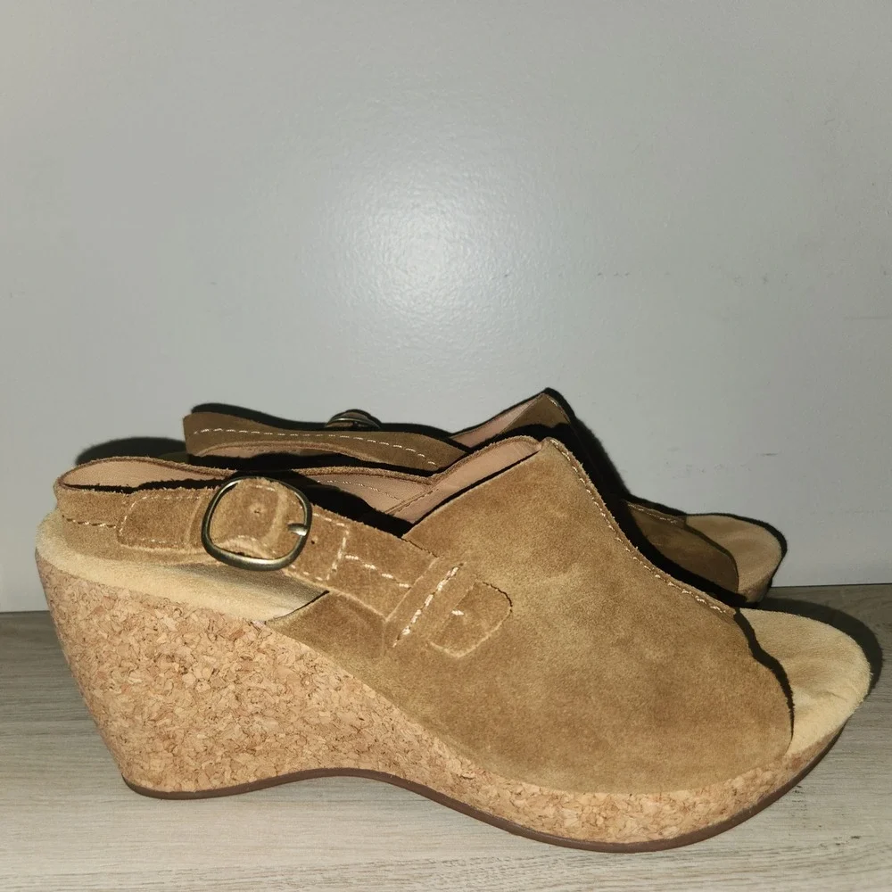 Clarks‎ Elements Suede Wedge Sandals Adjustable Buckle Cork Heel Comfort