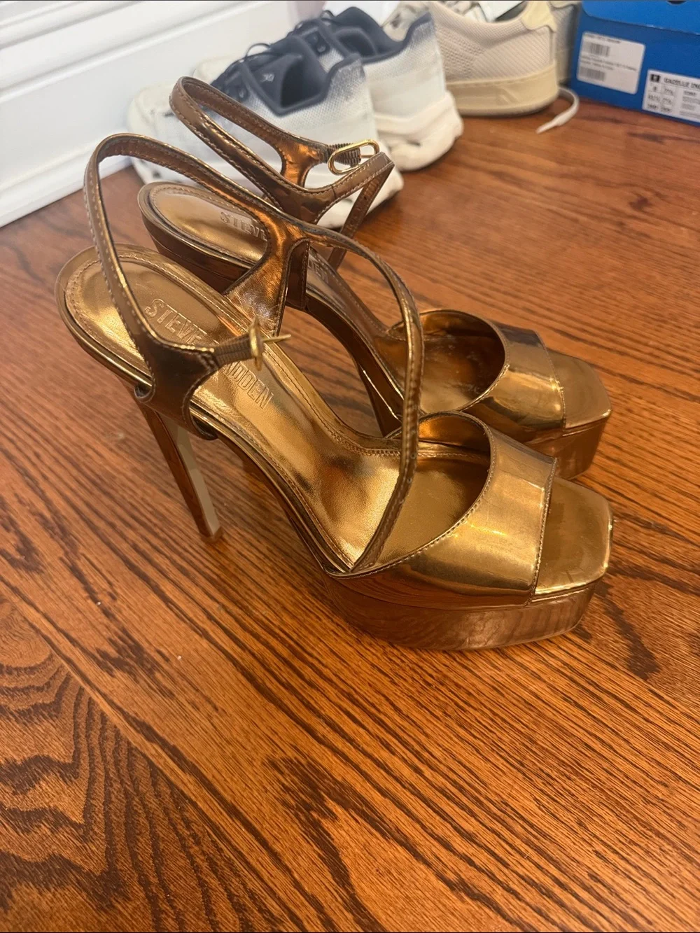 Steve Madden  Gold Platform Strappy High Heel Sandals size 8.5