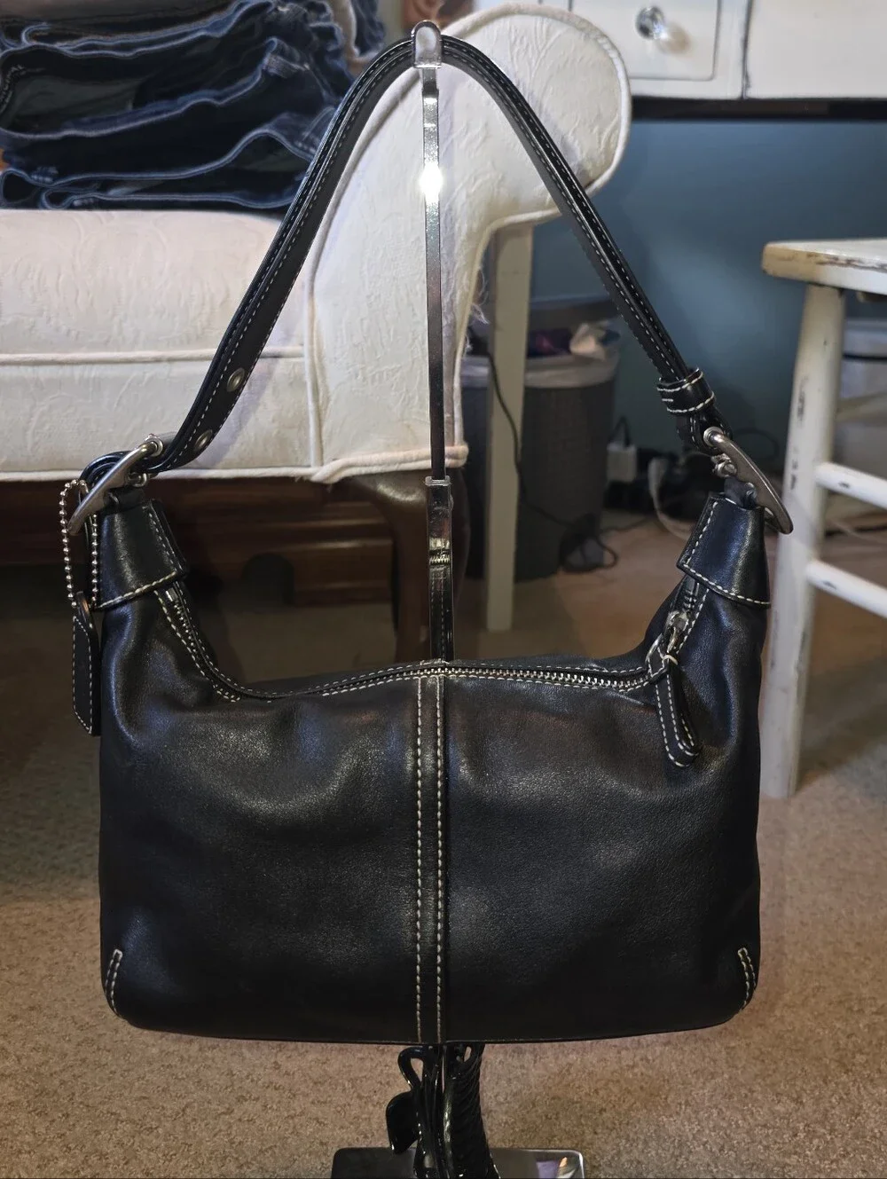 COACH Y2K Black Leather Shoulder Bag with Contrast Stitching #B061-9564