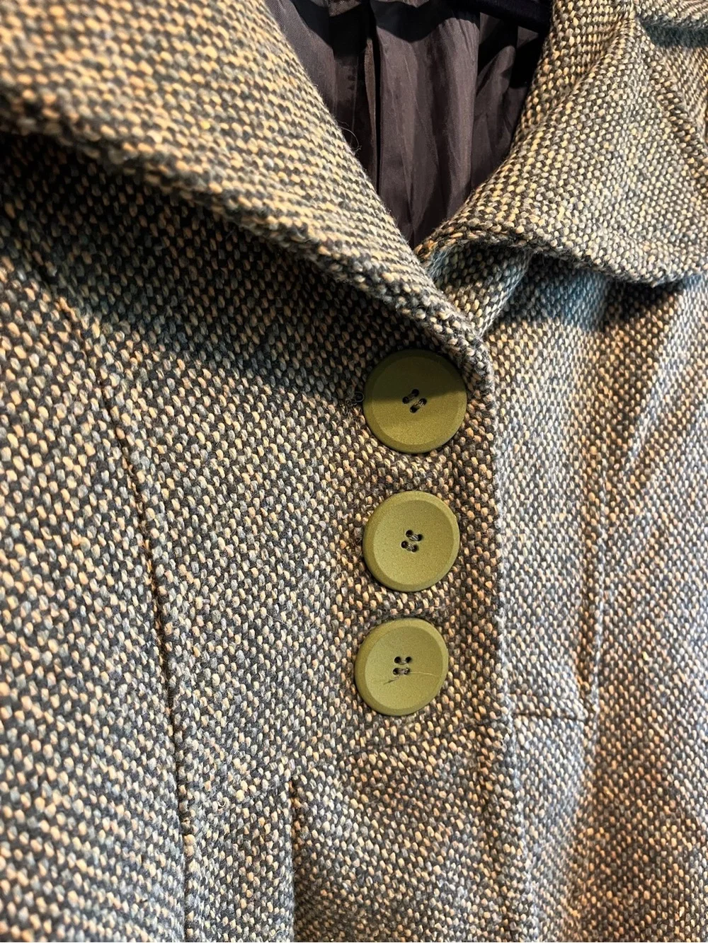 Papillon Blanc stylish olive