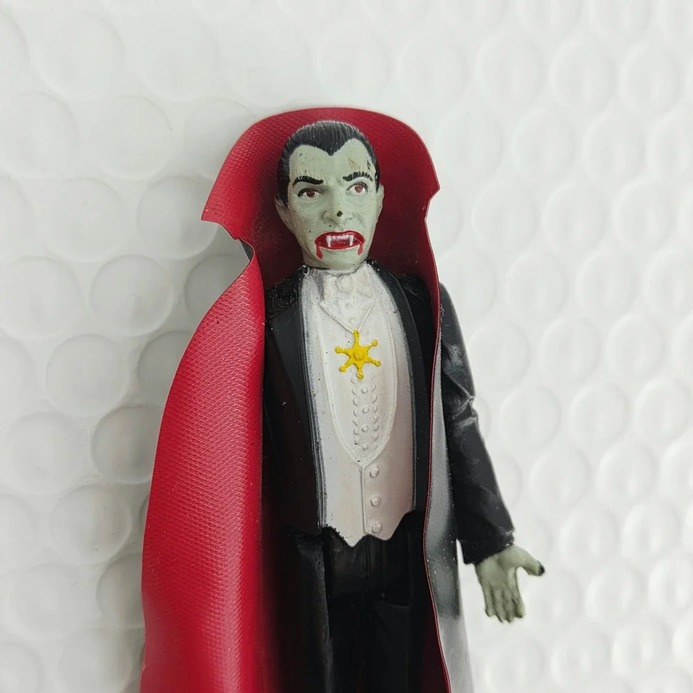 Universal Monsters Dracula Vampire Toy w/ Cape Spooky Vintage 1980 Remco 3.75