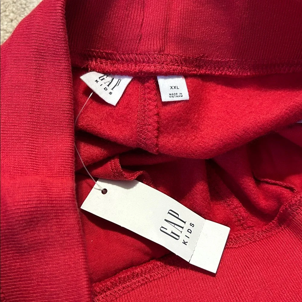 GAP vibrant red