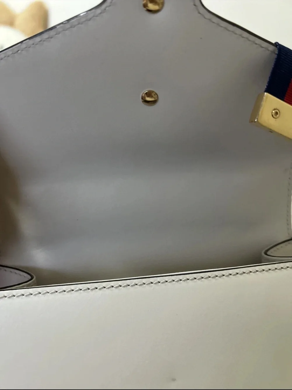 Gucci compact white