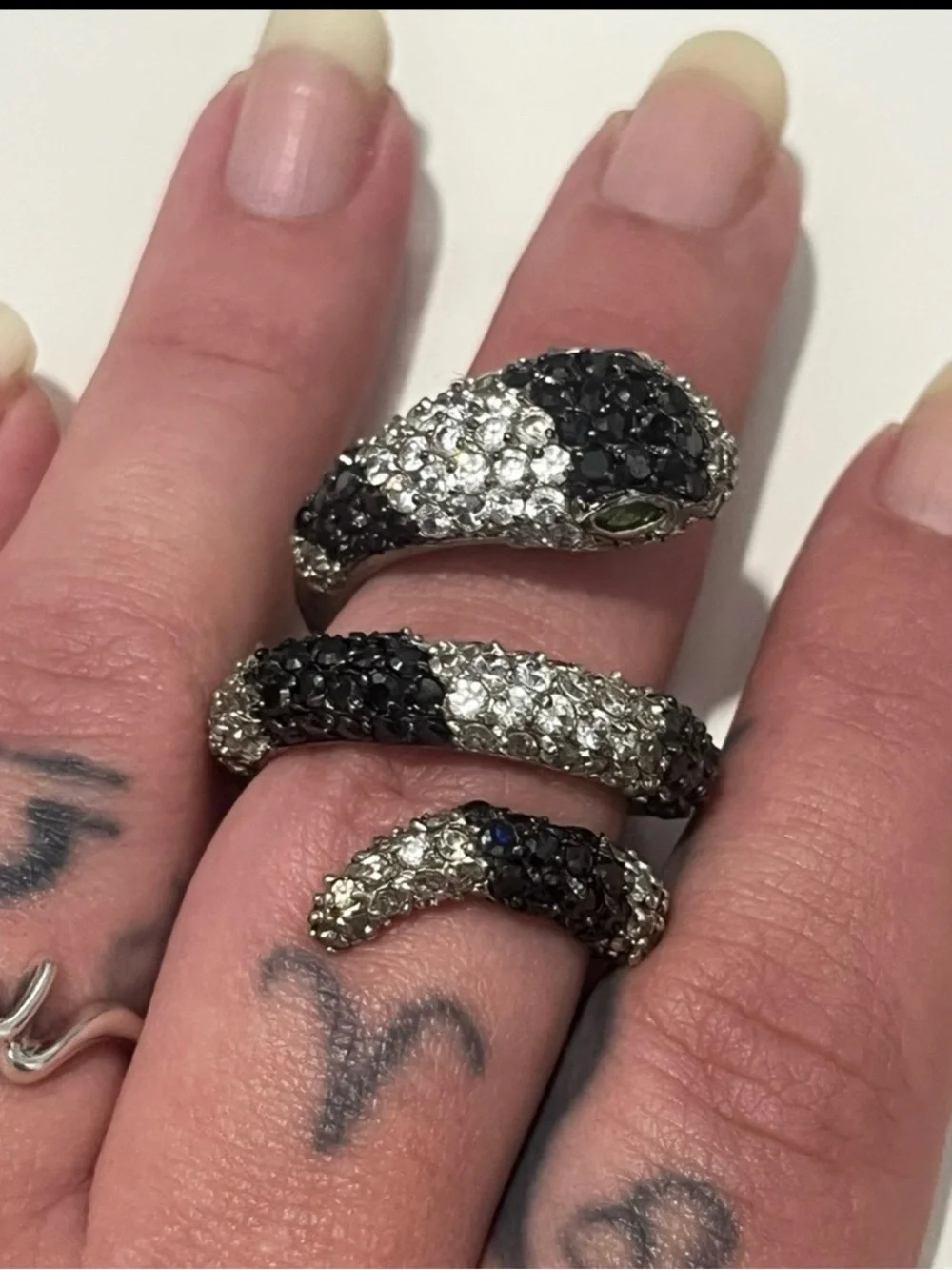 Snake Ring striking black