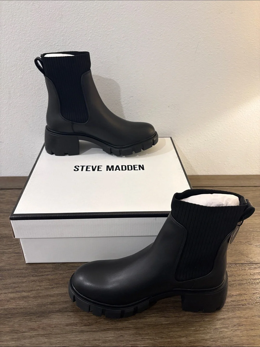 Steve Madden new box