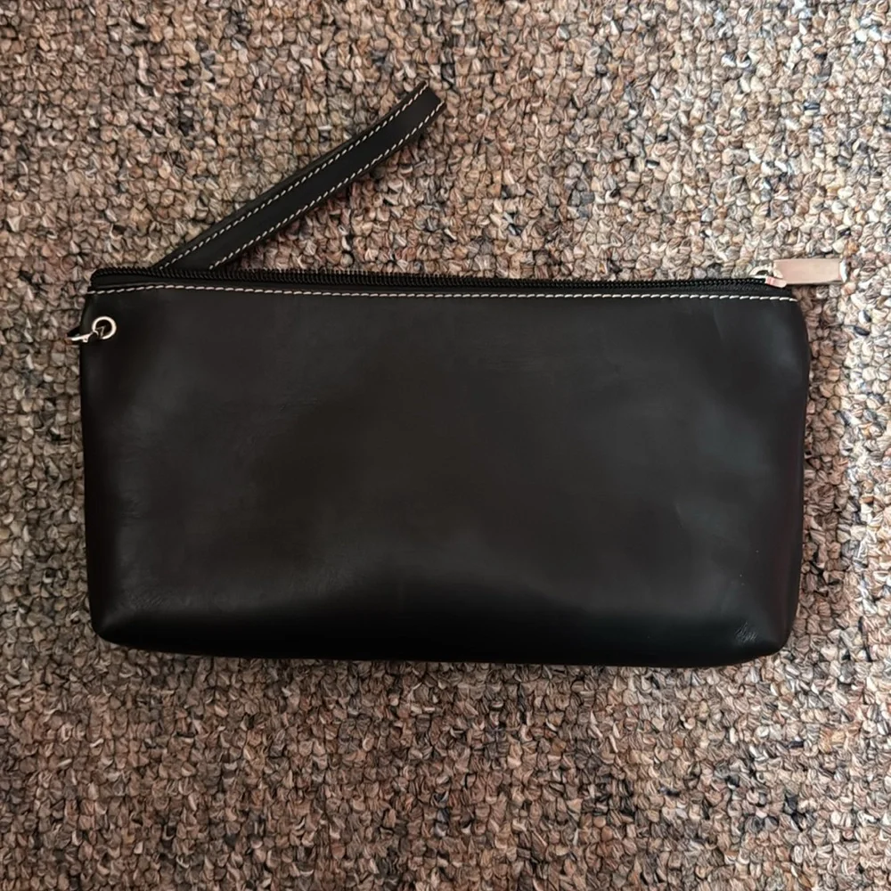N/A black clutch