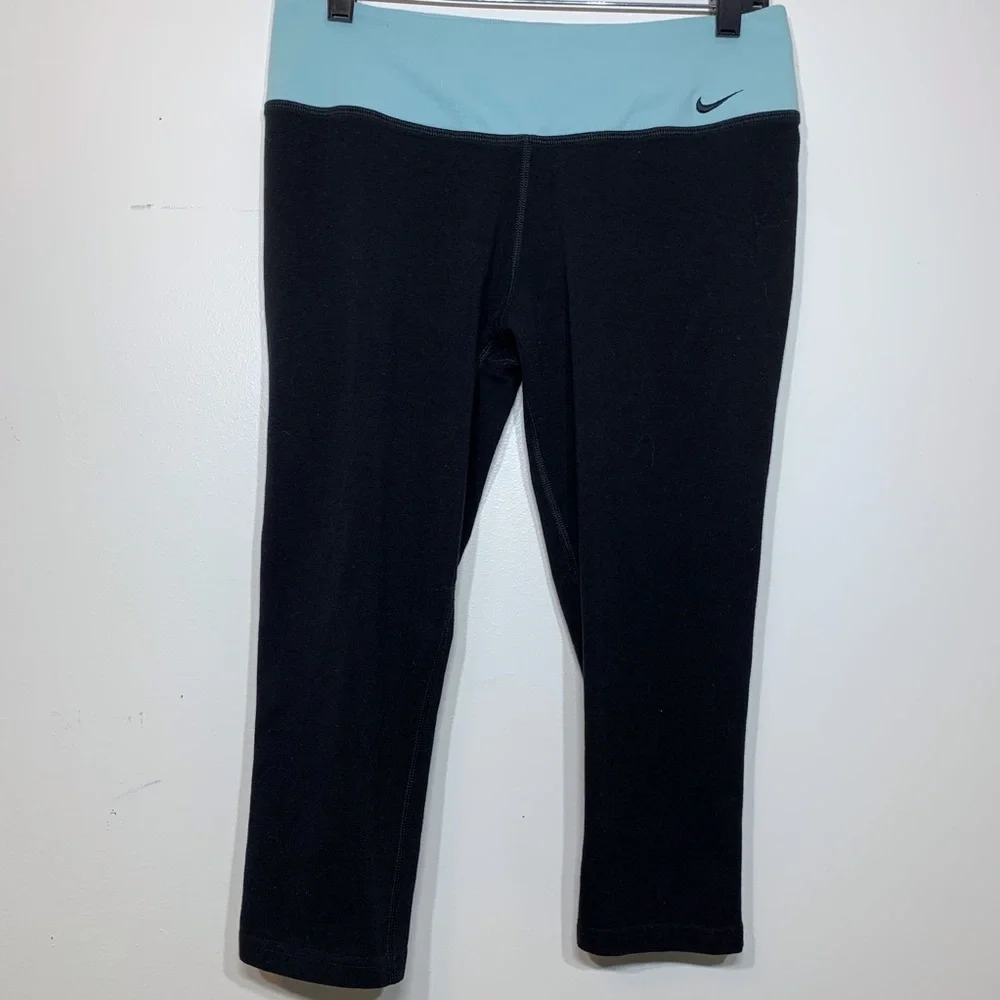 EUC Nike Dri Fit Black and‎ Mint Capri Leggings L