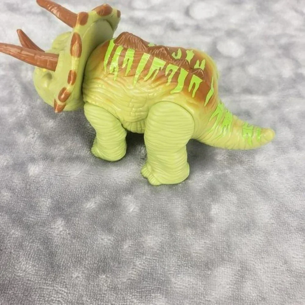 Hasbro Playskool‎ Heroes Jurassic World Triceratops