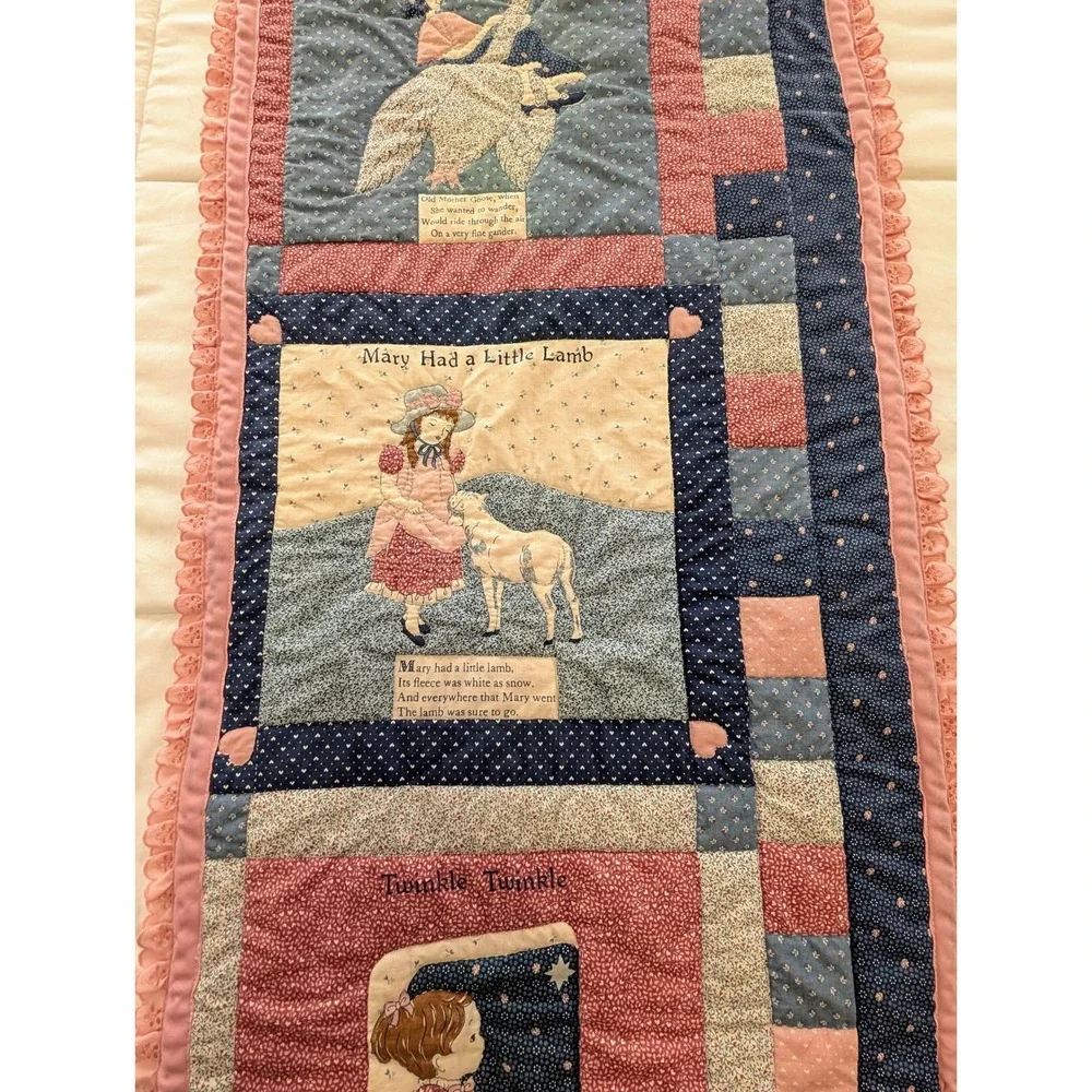 Vintage Handmade Nursery Rhyme Wall Hanging Quilt Mother Goose Mary Lamb Mauve‎