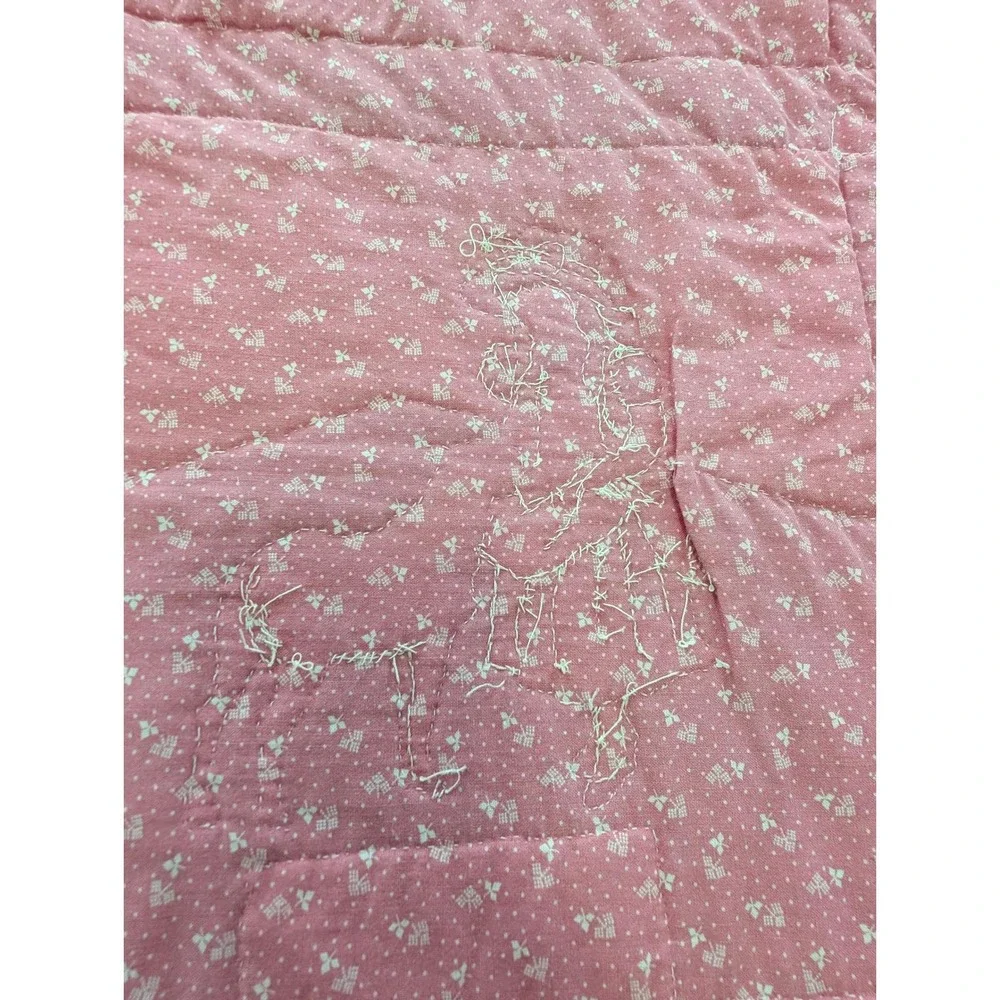 Vintage Handmade Nursery Rhyme Wall Hanging Quilt Mother Goose Mary Lamb Mauve‎