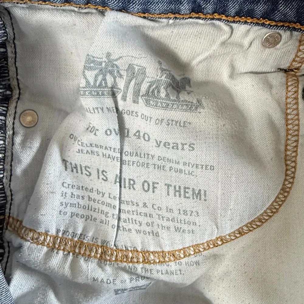 Levis levi 527