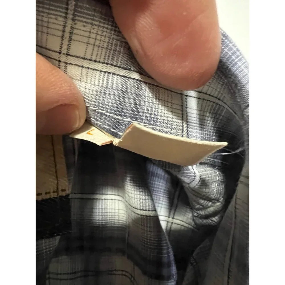 Hugo Boss features 	•