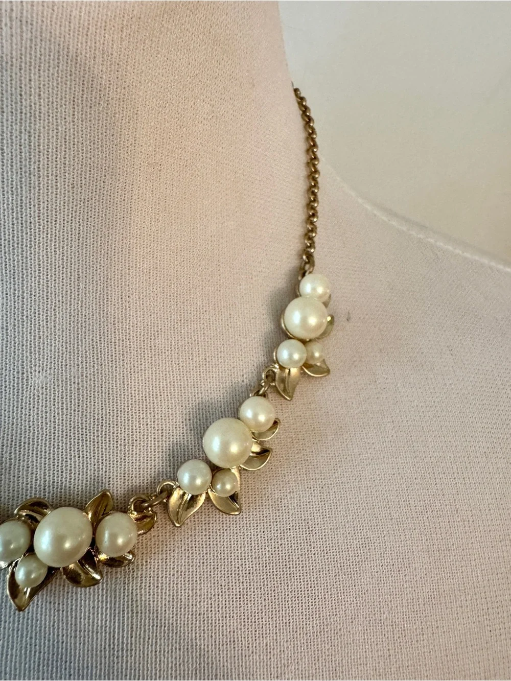 Gold-Tone Pearl Cluster Necklace Brooks Brothers 18” Romantic Chic