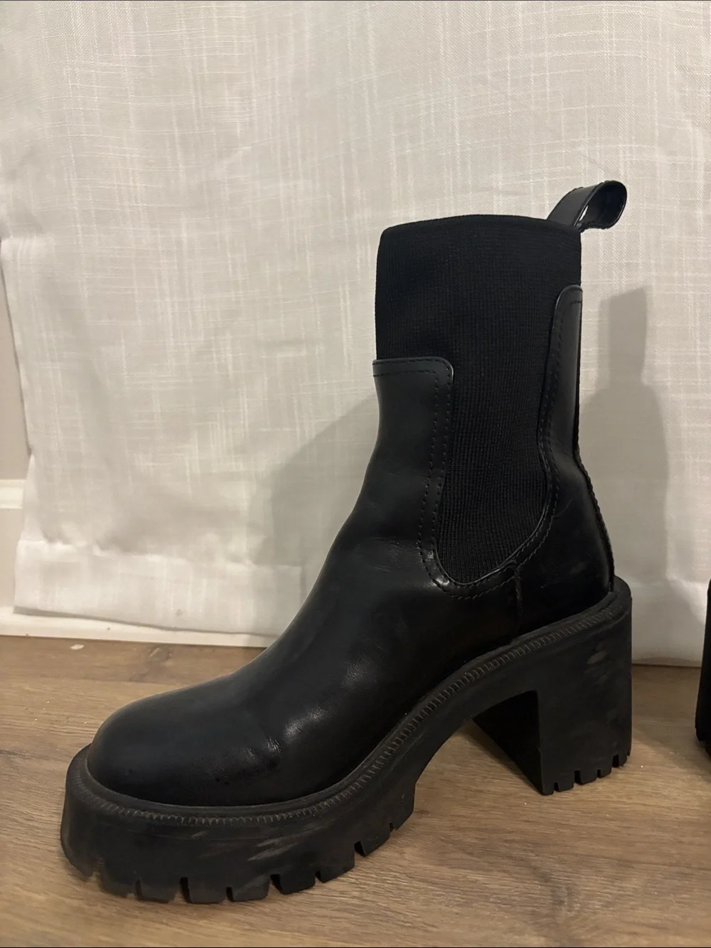 N/A sleek black