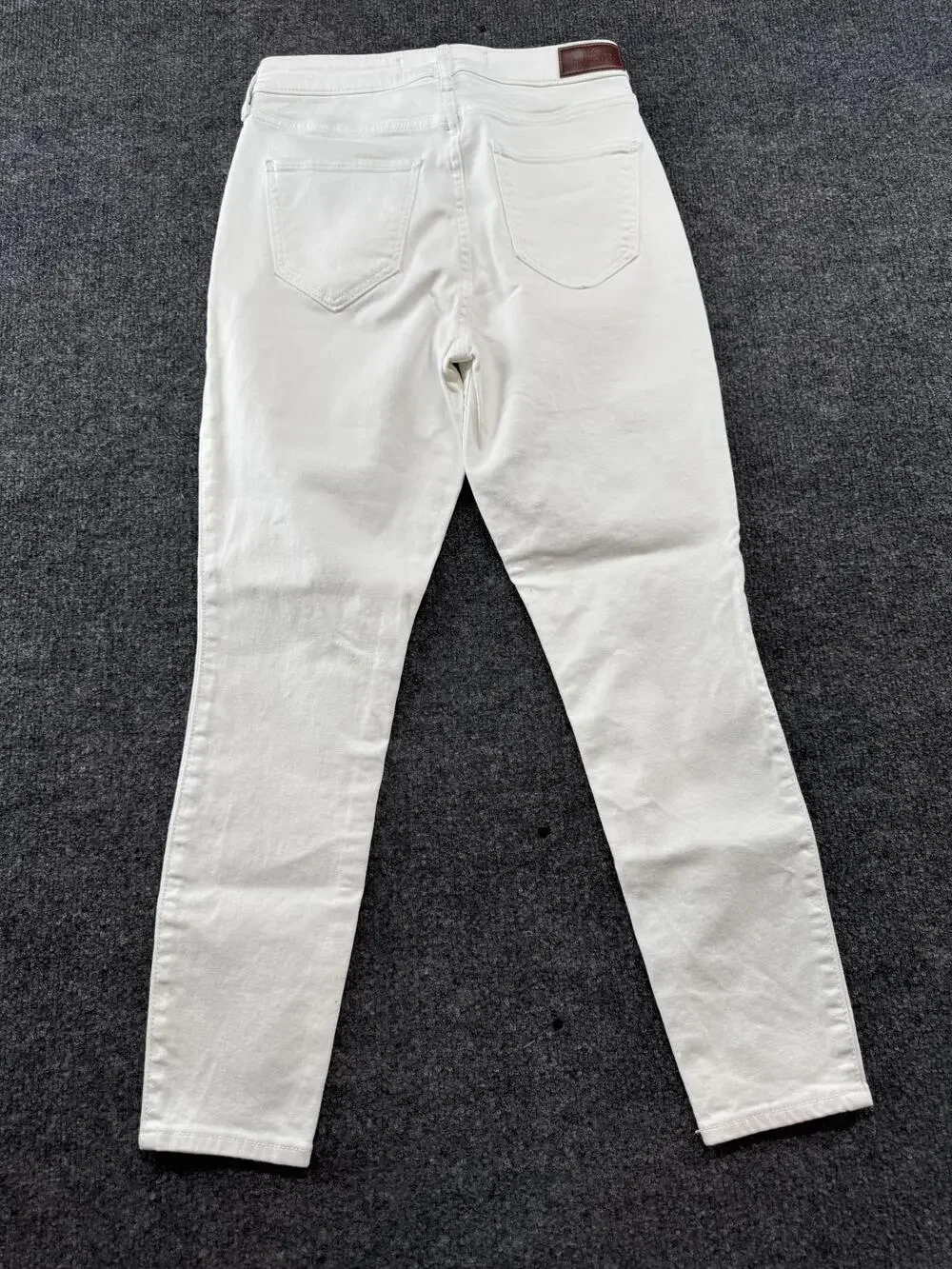 Hollister these white