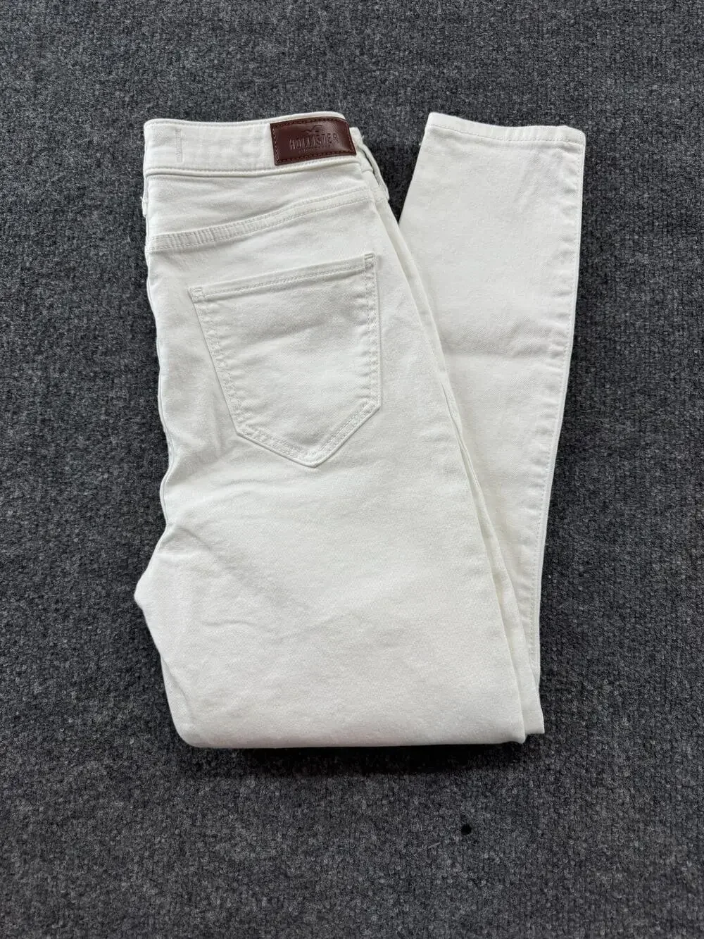 Hollister these white