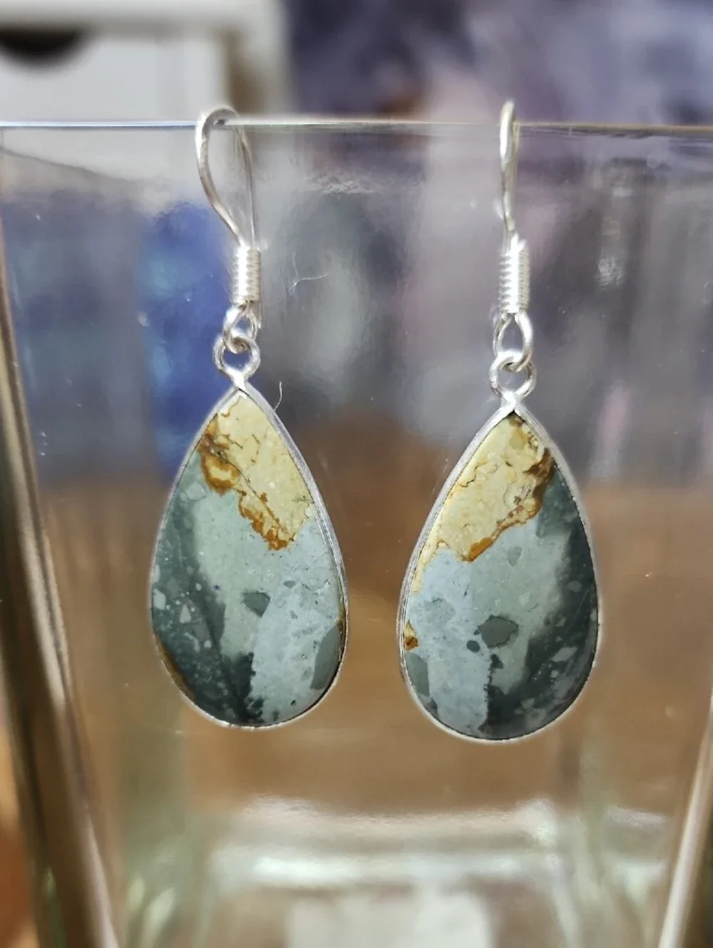 N/A elegant teardrop