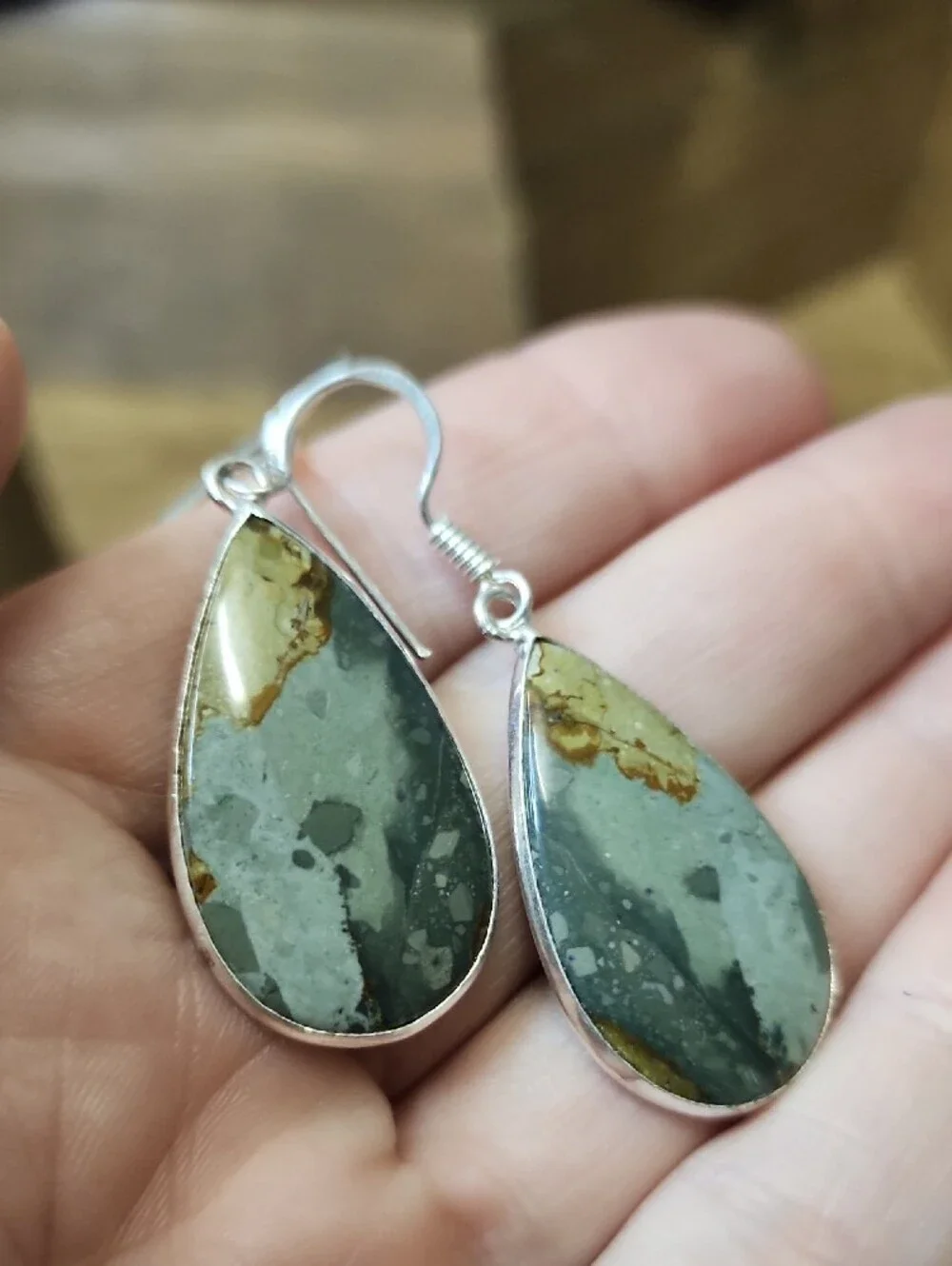 N/A elegant teardrop