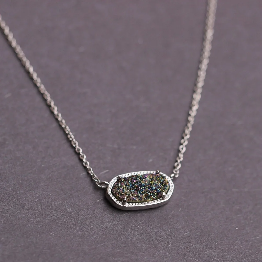 Kendra Scott details dainty