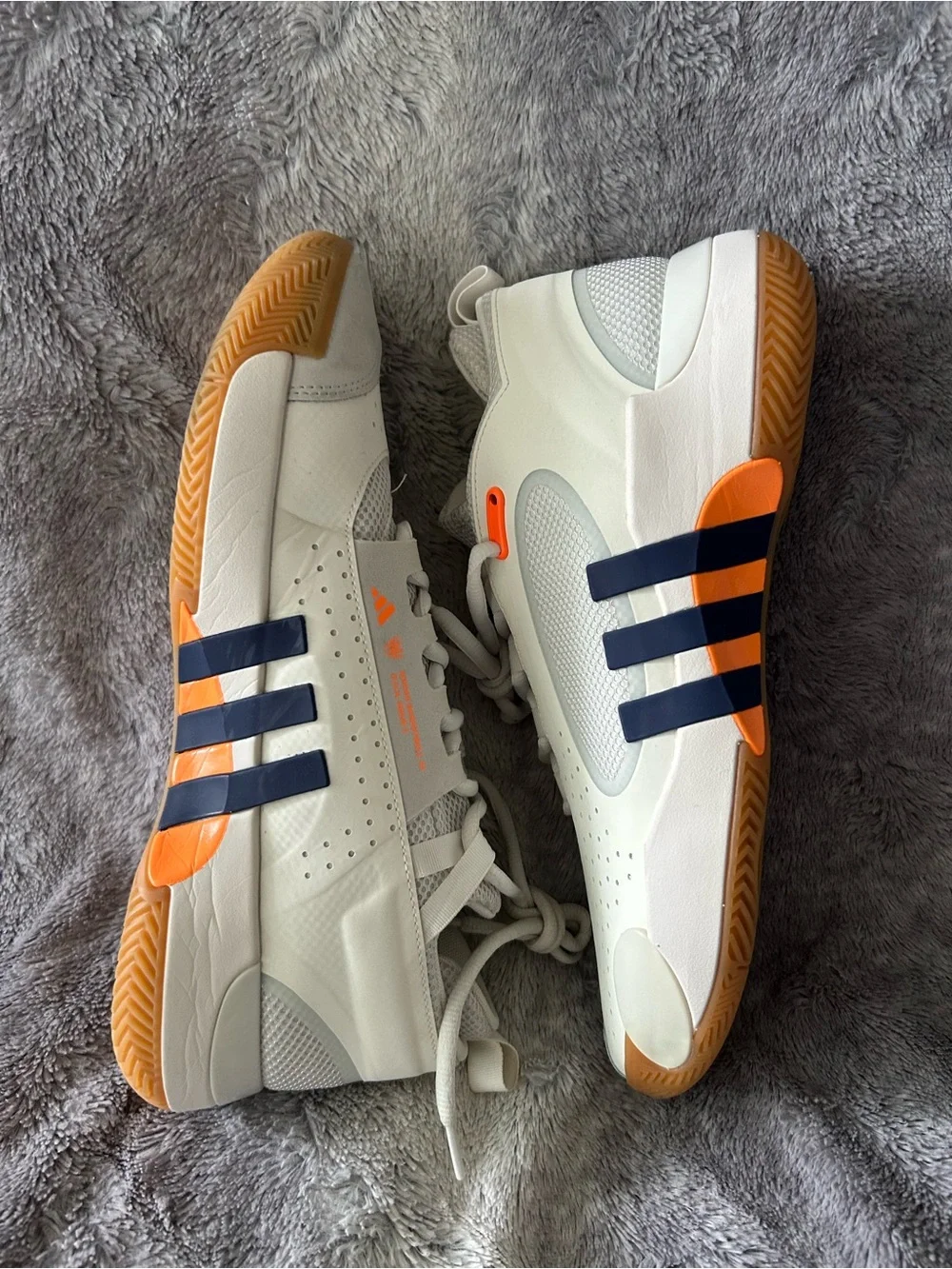 adidas minimal white