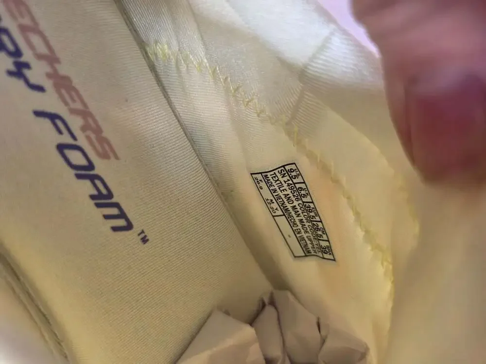 Skechers new without