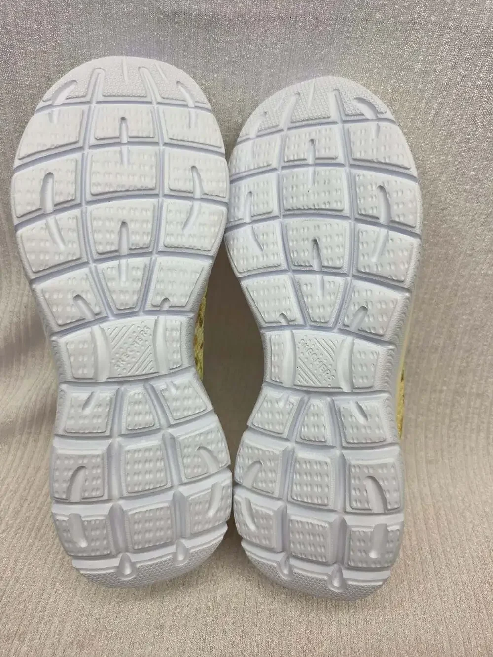Skechers new without