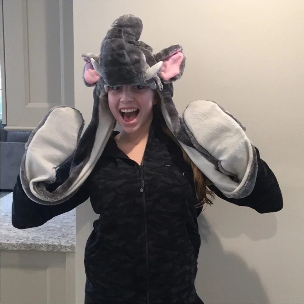 N/A elephant hands