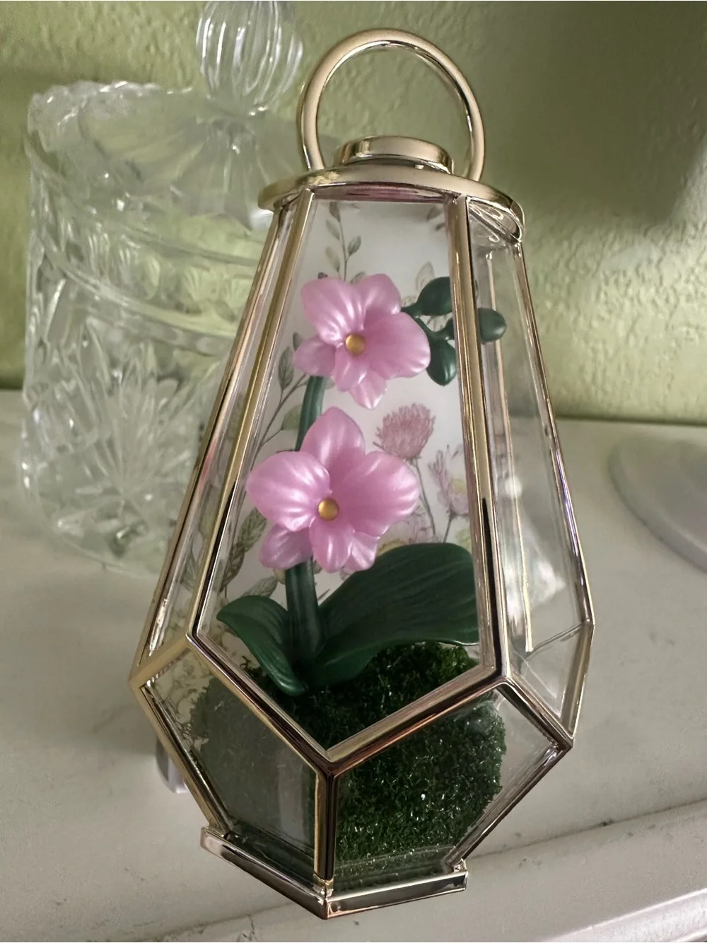 White Barn decorative glass