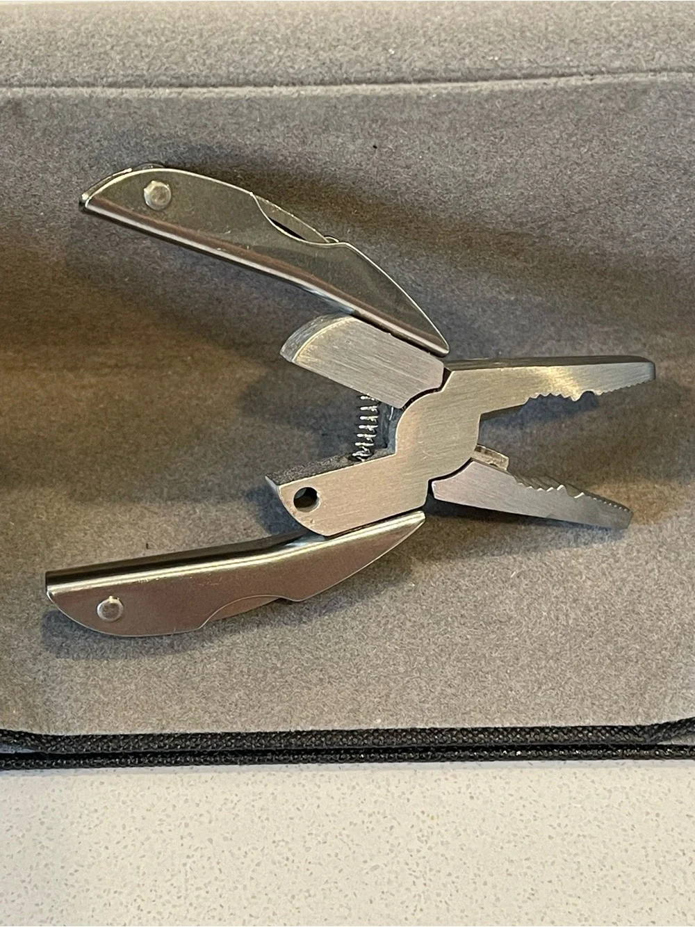 N/A compact stainless