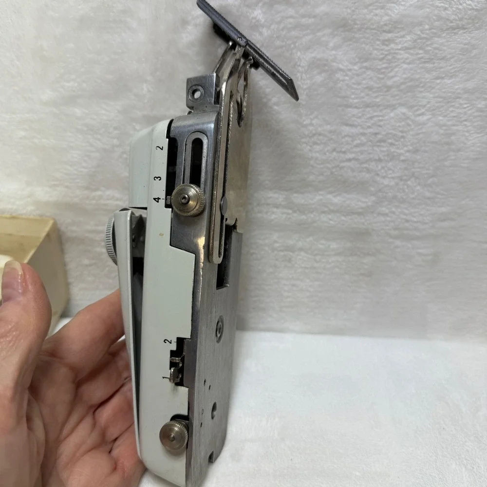 Singer‎ Automatic Buttonholing Attachment 161829 Touch & Sew Zig-Zag Vintage Set