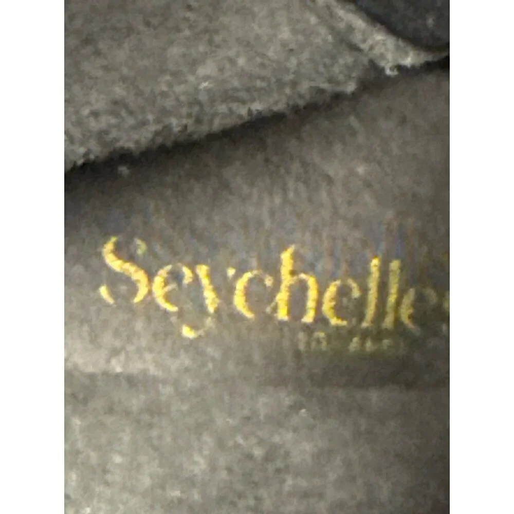 Seyshelles features pull