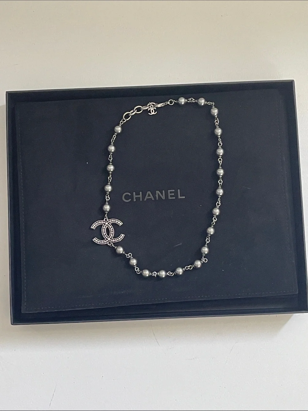 100% Authentic Chanel Faux Gray Pearl CC Sits On The Side 17