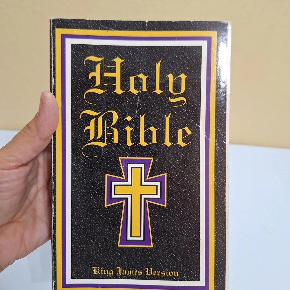 Holy Bible Paperback King James‎ Version By Paradise Press, Inc.