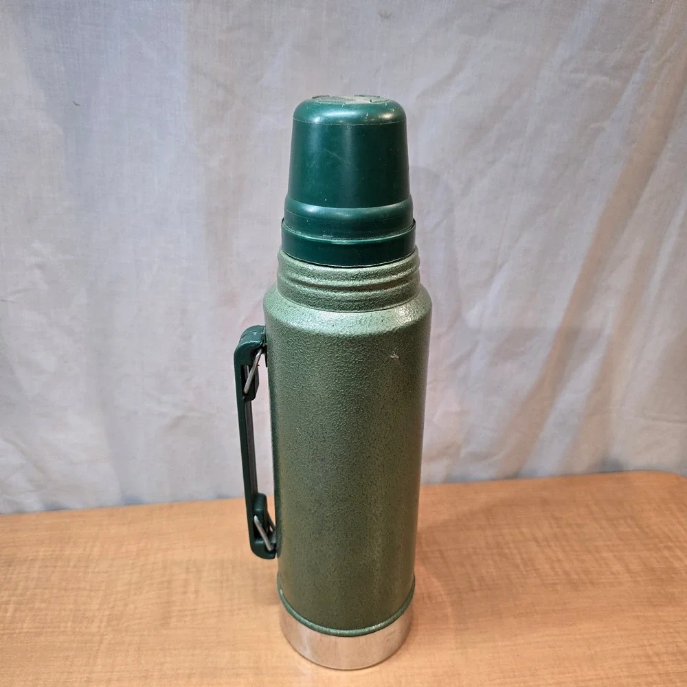 Stanley Classic 32oz Thermos Hammertone Green Built for Life! Works‎ great!