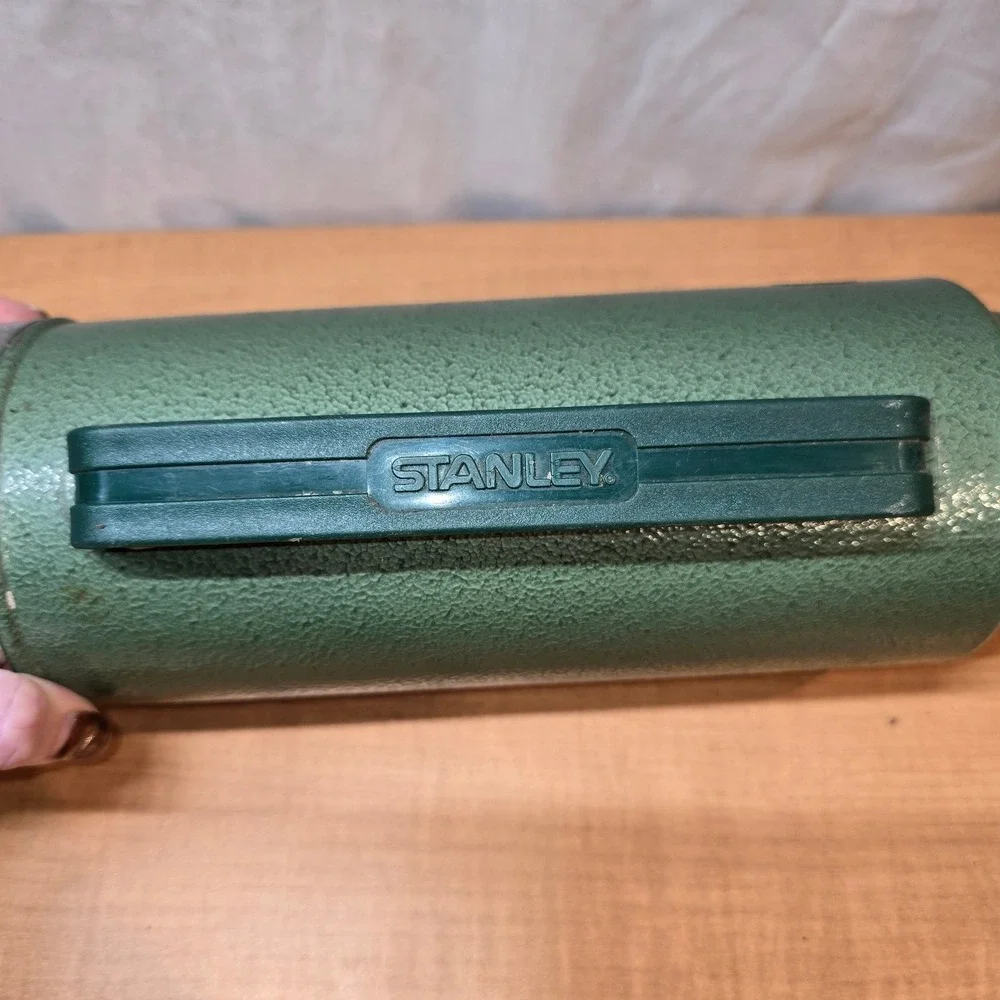 Stanley Classic 32oz Thermos Hammertone Green Built for Life! Works‎ great!
