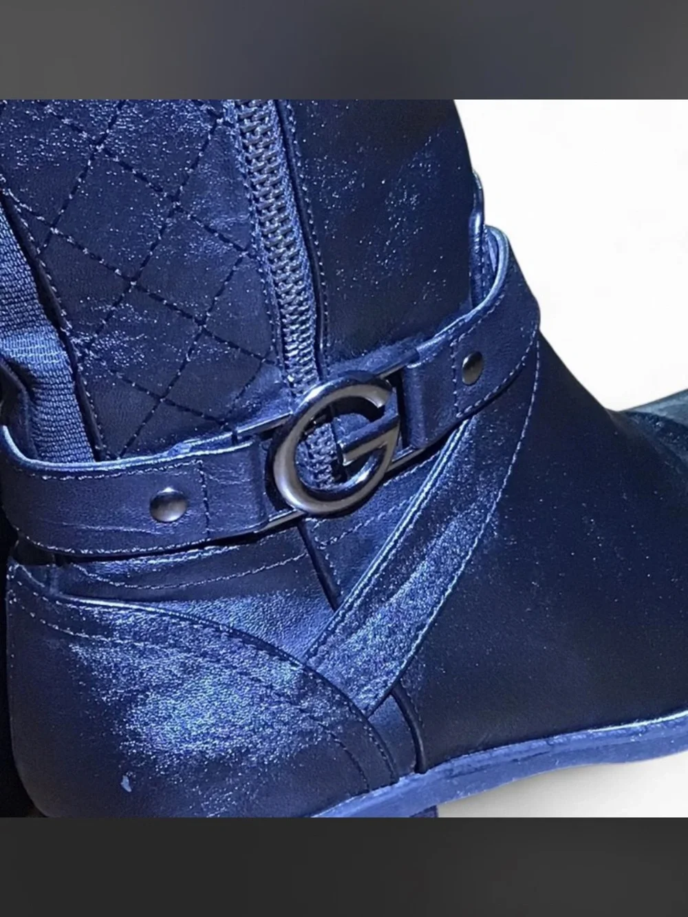 G by Guess easy design
