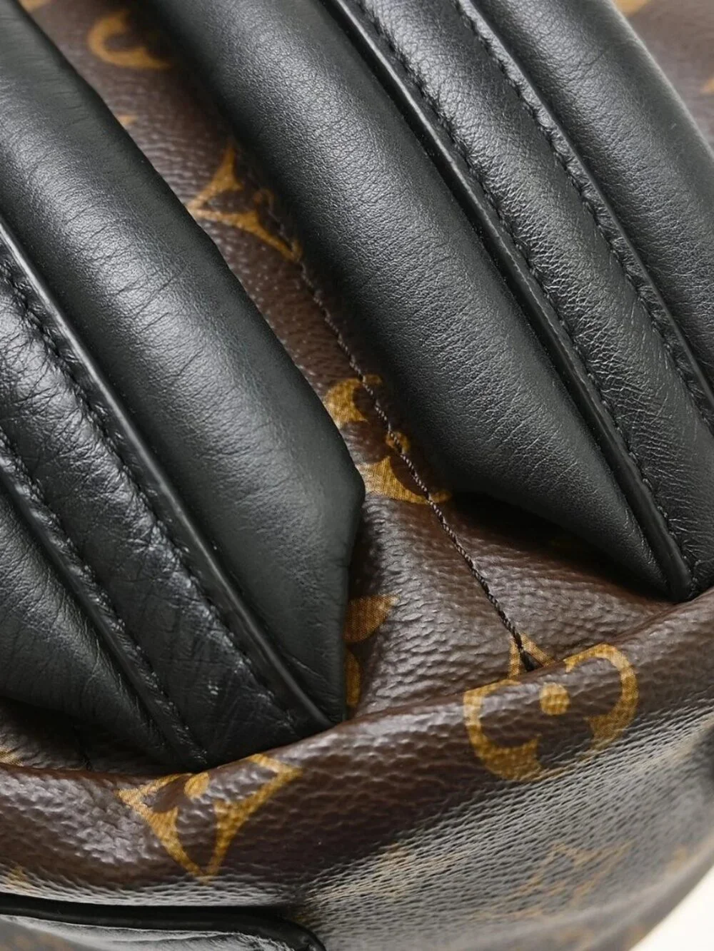 Louis Vuitton outside 	ab