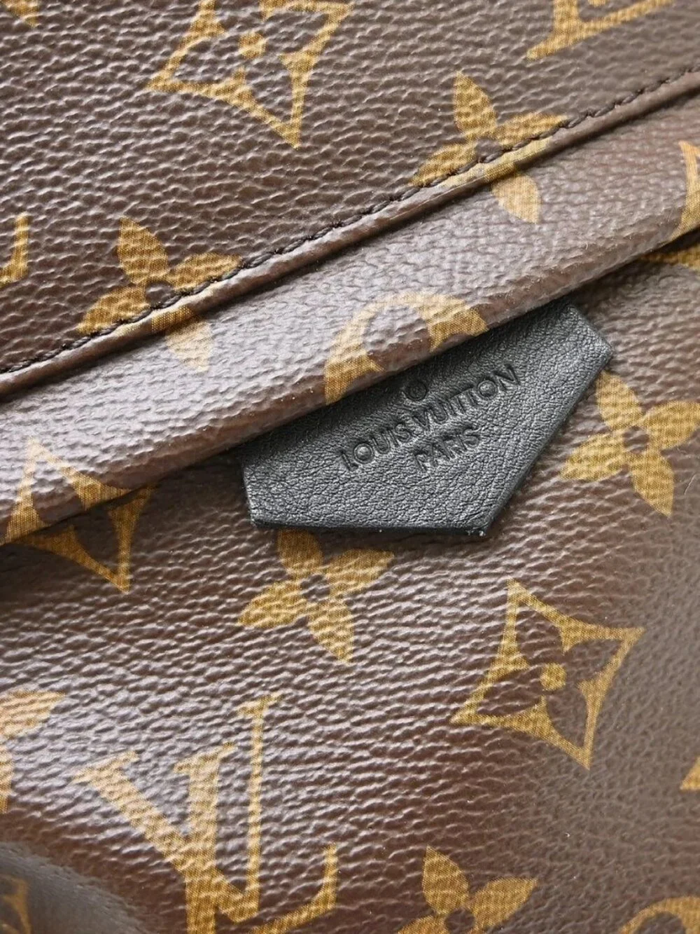 Louis Vuitton outside 	ab
