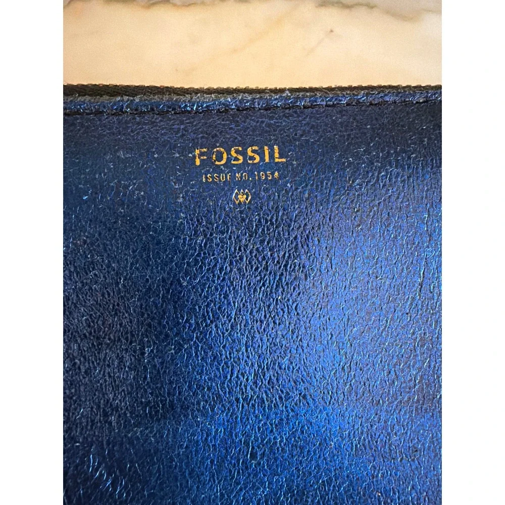 Fossil logan zip
