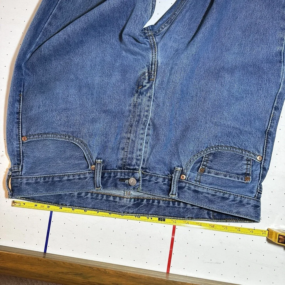 Levi's 505 Men's Jeans 40x32 Regular Fit Straight Leg Medium Wash Blue Denim