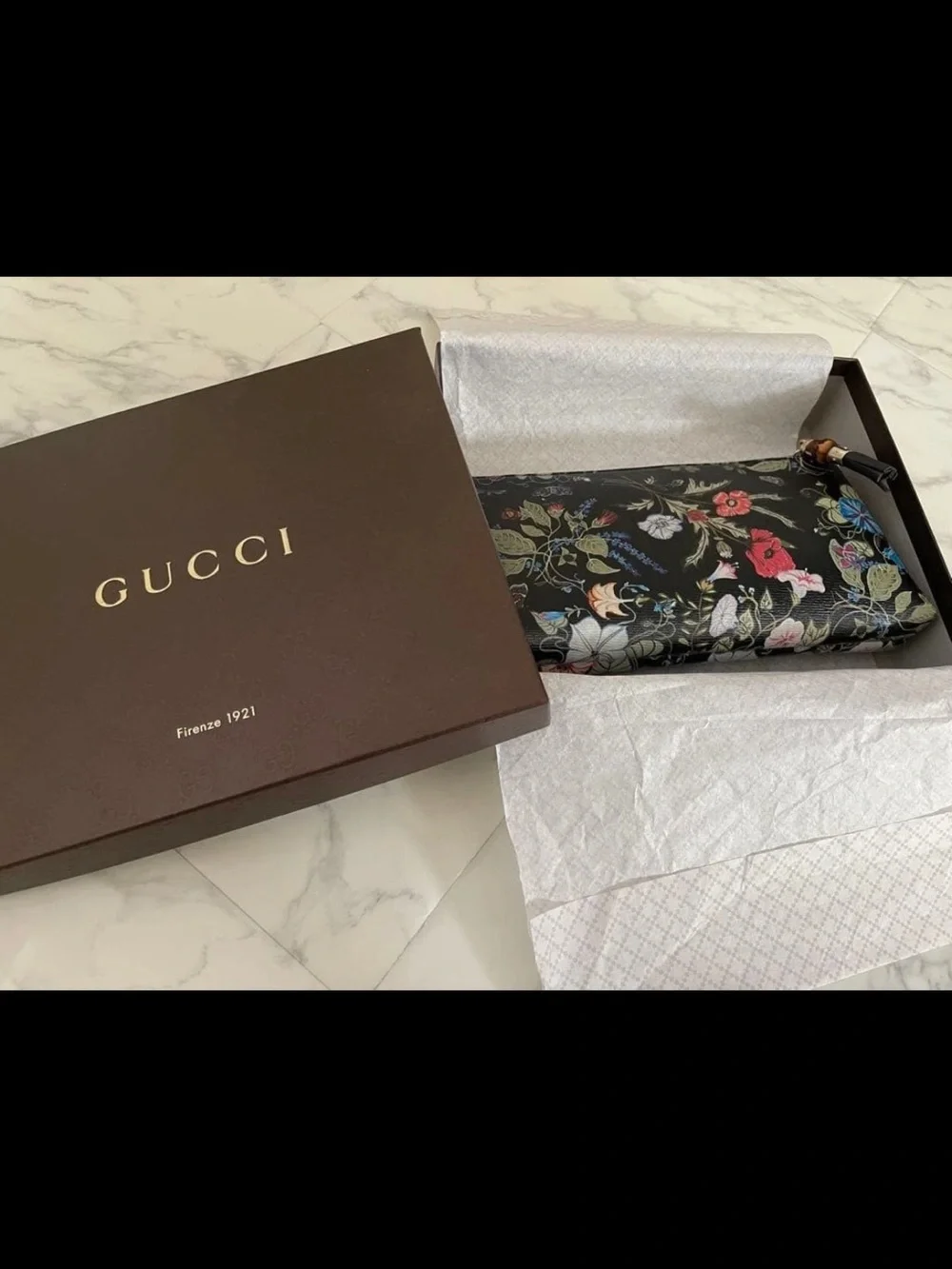 Gucci clutch vivid