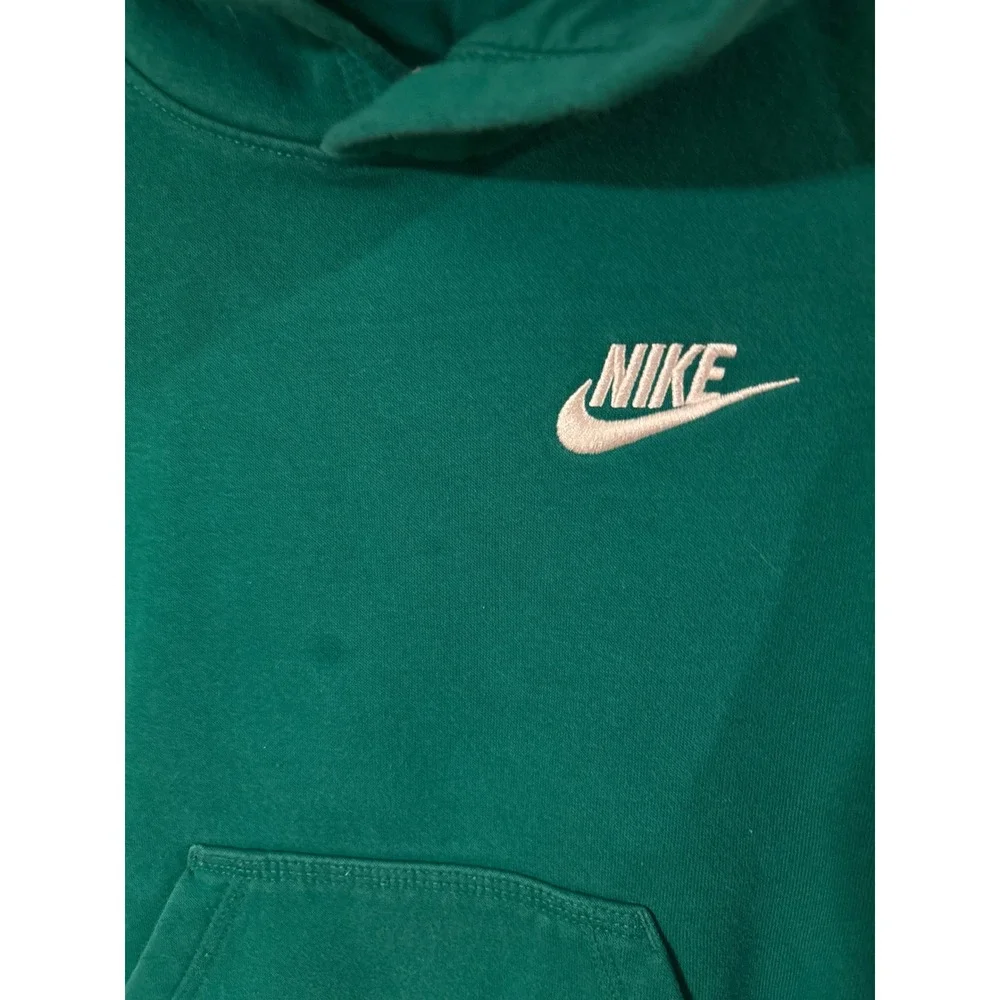 Nike sportswear club