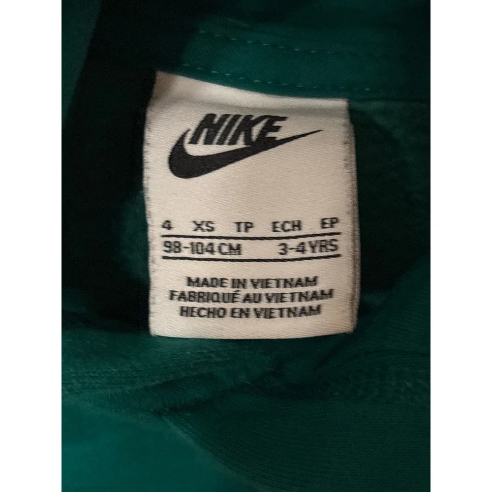 Nike sportswear club