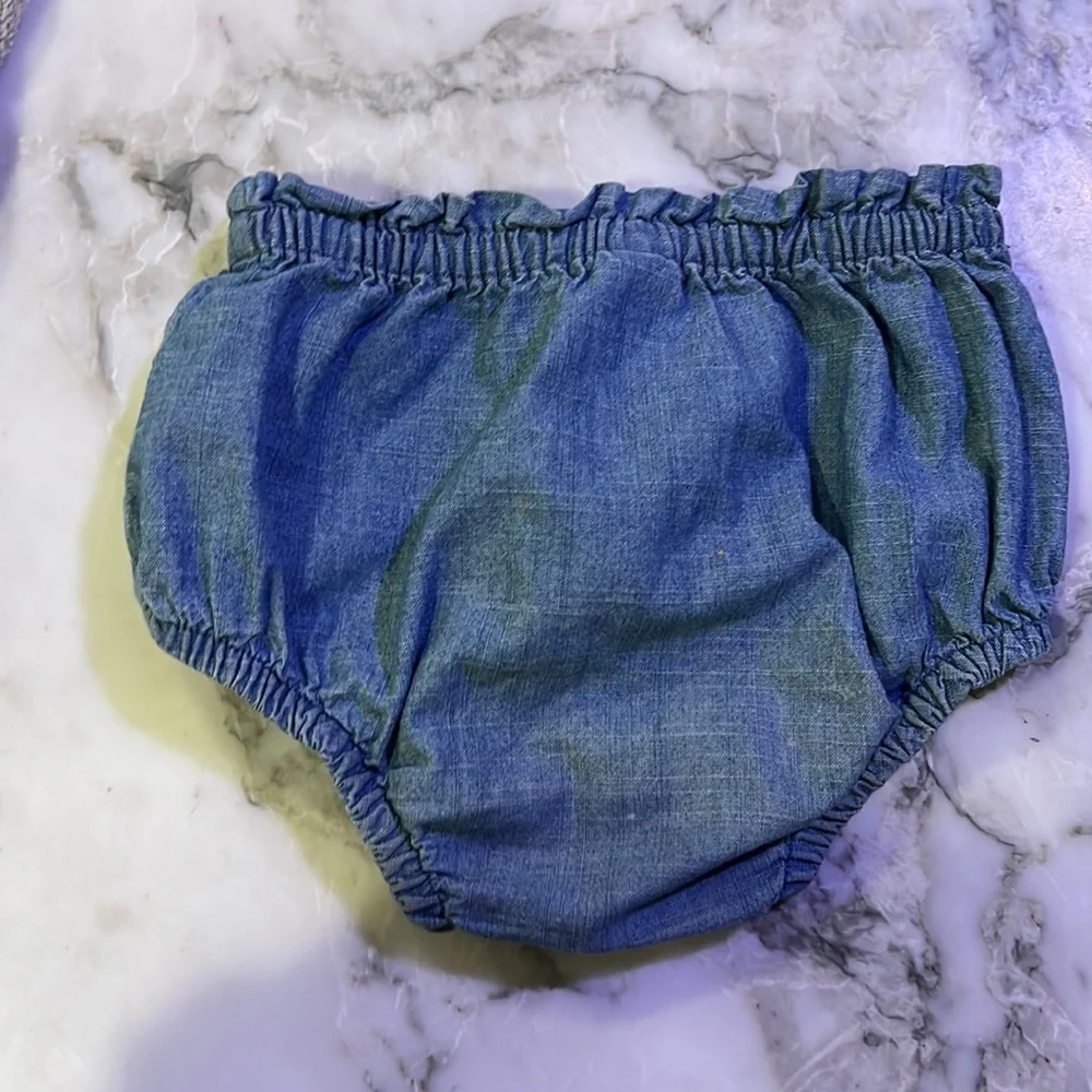 Old Navy follow us