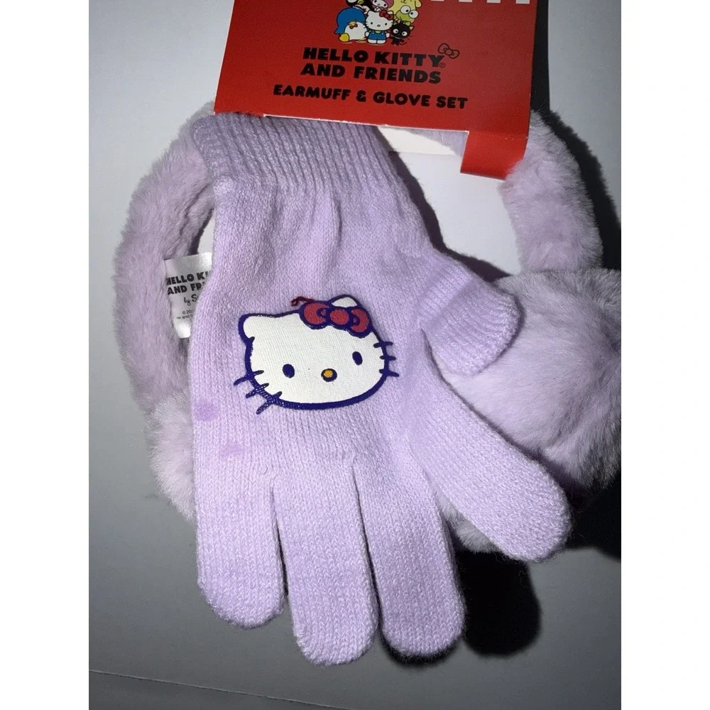 Hello Kitty glove missing there